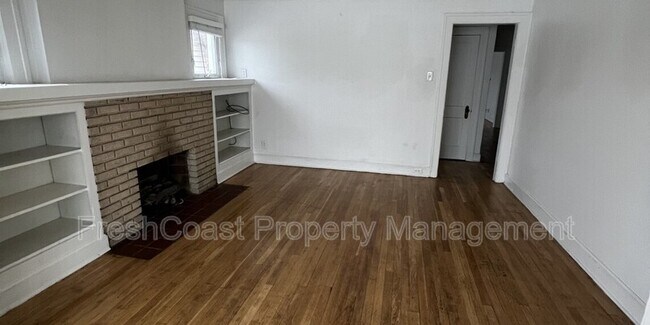 Foto del edificio - 12401 Larchmere Blvd
