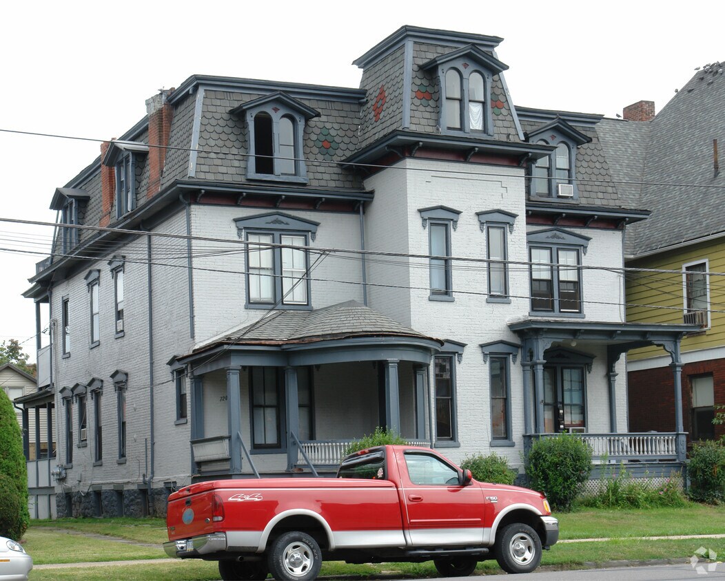 718720 W 3rd St, Williamsport, PA 17701 Apartments in Williamsport