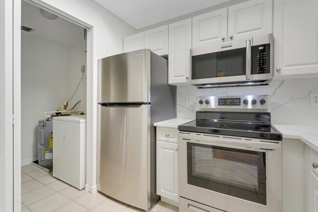 Building Photo - 2809 Amalei Dr