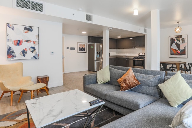 Community Room - Hollis Oak Apartments