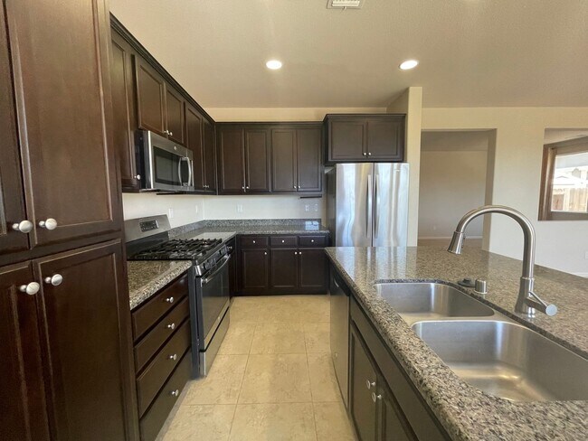 Building Photo - 2140 Starlight Dr
