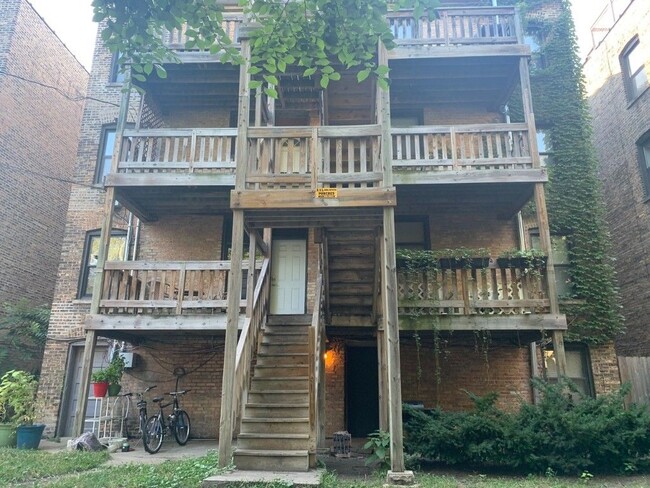 Building Photo - 3249 N Damen Ave