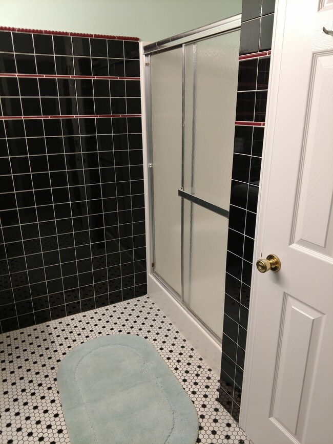 Master bathroom - 2281 NE 68th St