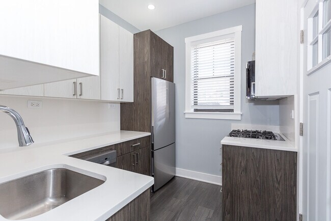 Foto del edificio - 1623 W Belmont Ave