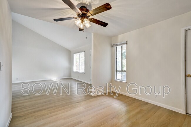 Foto del edificio - 36845 Reynolds Dr