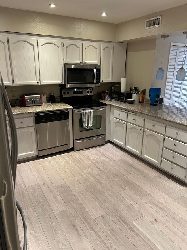 Building Photo - Gorgeous University Heights Rental