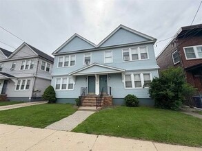 Building Photo - 760 Forest St
