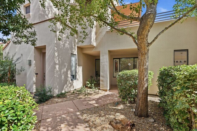 Building Photo - Luxury Townhome in Gainey Ranch