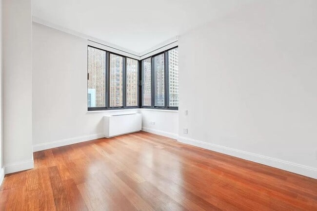 Building Photo - 3 bedroom in NEW YORK NY 10280