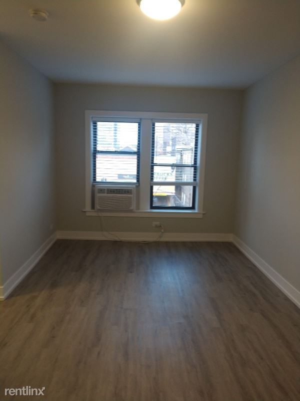 Building Photo - 539 W Brompton Ave