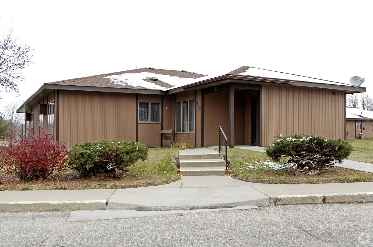Primary Photo - Golden View Apartments