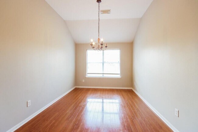 Foto del edificio - 5018 Jasmine Meadows Ln