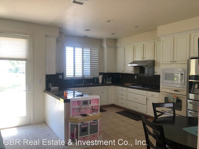 Building Photo - 4 br, 2.5 bath House - 1360 Freswick Drive