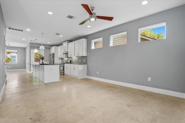 Foto del edificio - 6902 Bennett Ave