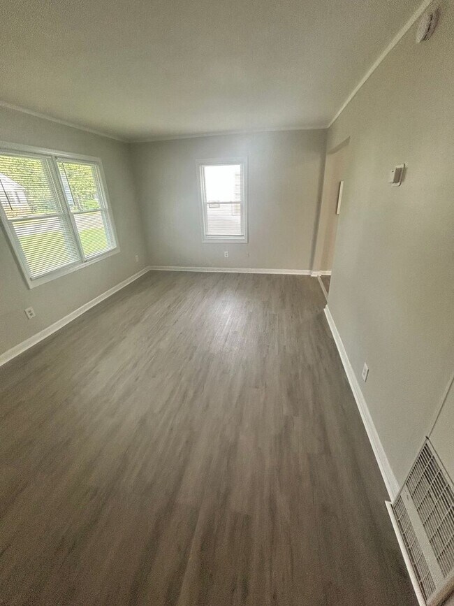 Foto del edificio - 2 Bedroom 1 Bath Just Renovated with New Appliances