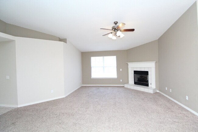 Foto del edificio - 3 bedroom 2 bathroom brick home in SW Pens...