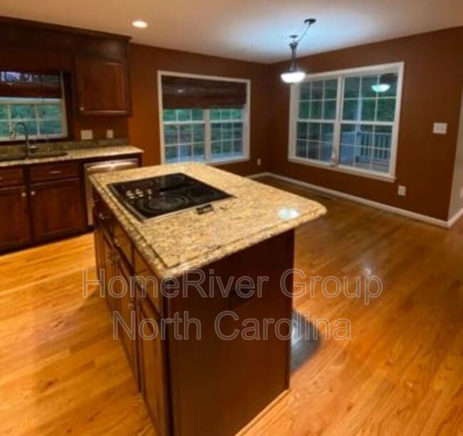 Building Photo - 142 Sawgrass Ln S