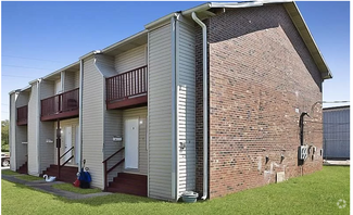 Building Photo - 721 Woodland Dr
