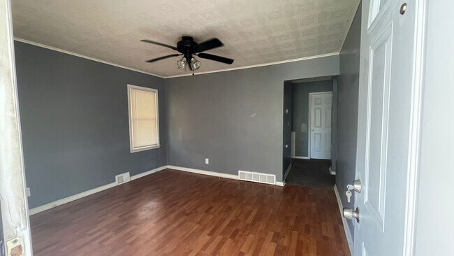 Building Photo - 14469 Hendricks Ave