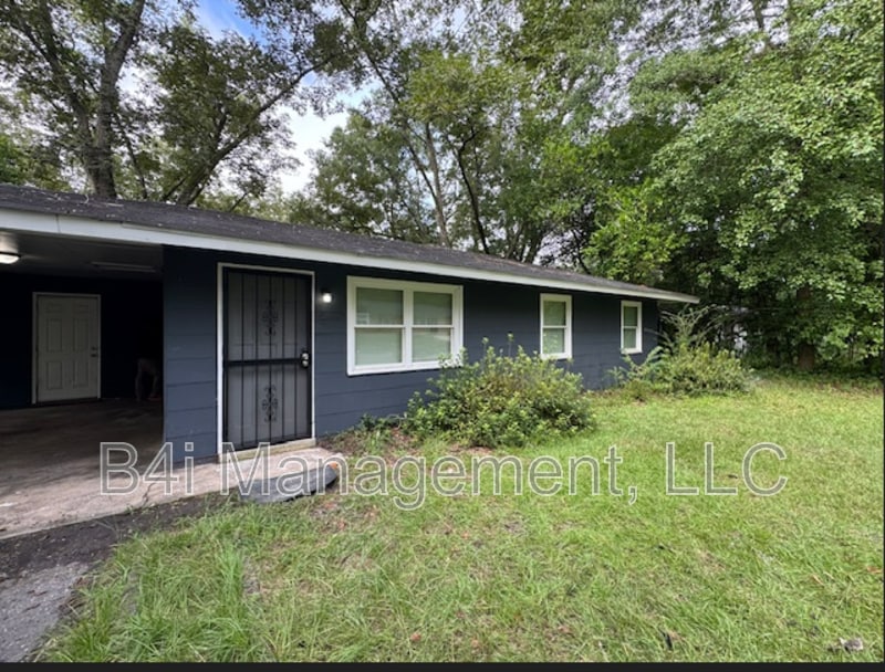 Building Photo - 2460 Brevard Dr