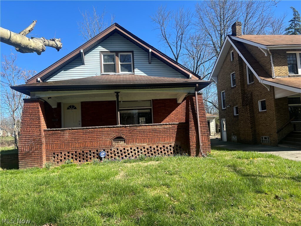 Primary Photo - 150 W Boston Ave
