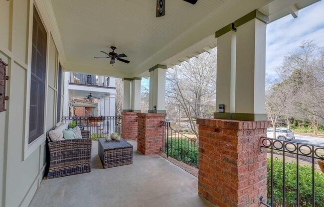 Foto del edificio - 3 Bed, 2.5 Bath Charleston Style Home Down...