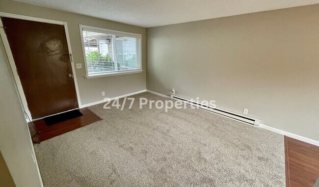 Building Photo - 1221 Leonard St