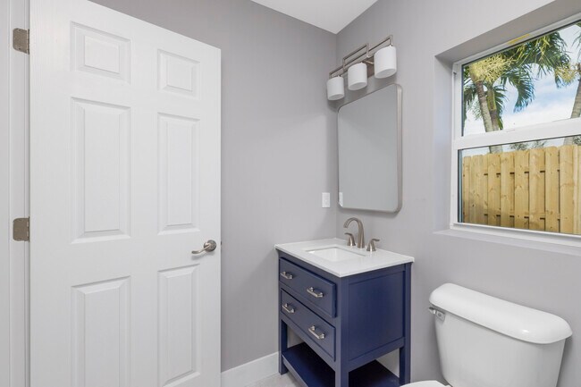 Foto del edificio - 1036 NE Wright Ave