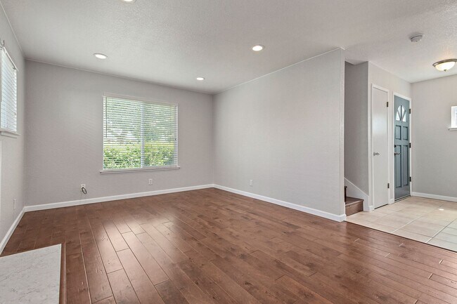 Building Photo - Beautiful Two Bedroom, 1.5 Bathroom House. Convenient Downtown San Jose Location