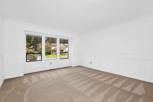 Building Photo - Open 3 Bedroom in Nice Neighborhood Close to Everything