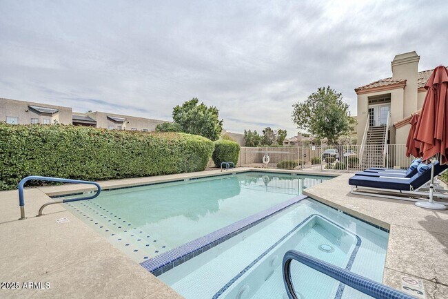 Foto del edificio - 7675 E McDonald Dr