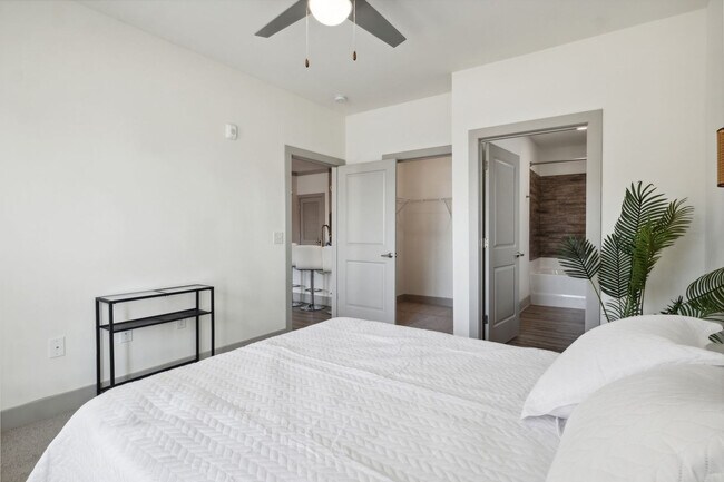 Foto del edificio - 807 Creekside Terrace Way