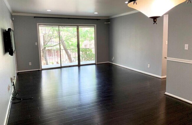 Foto del edificio - 6483 Bayou Glen Rd