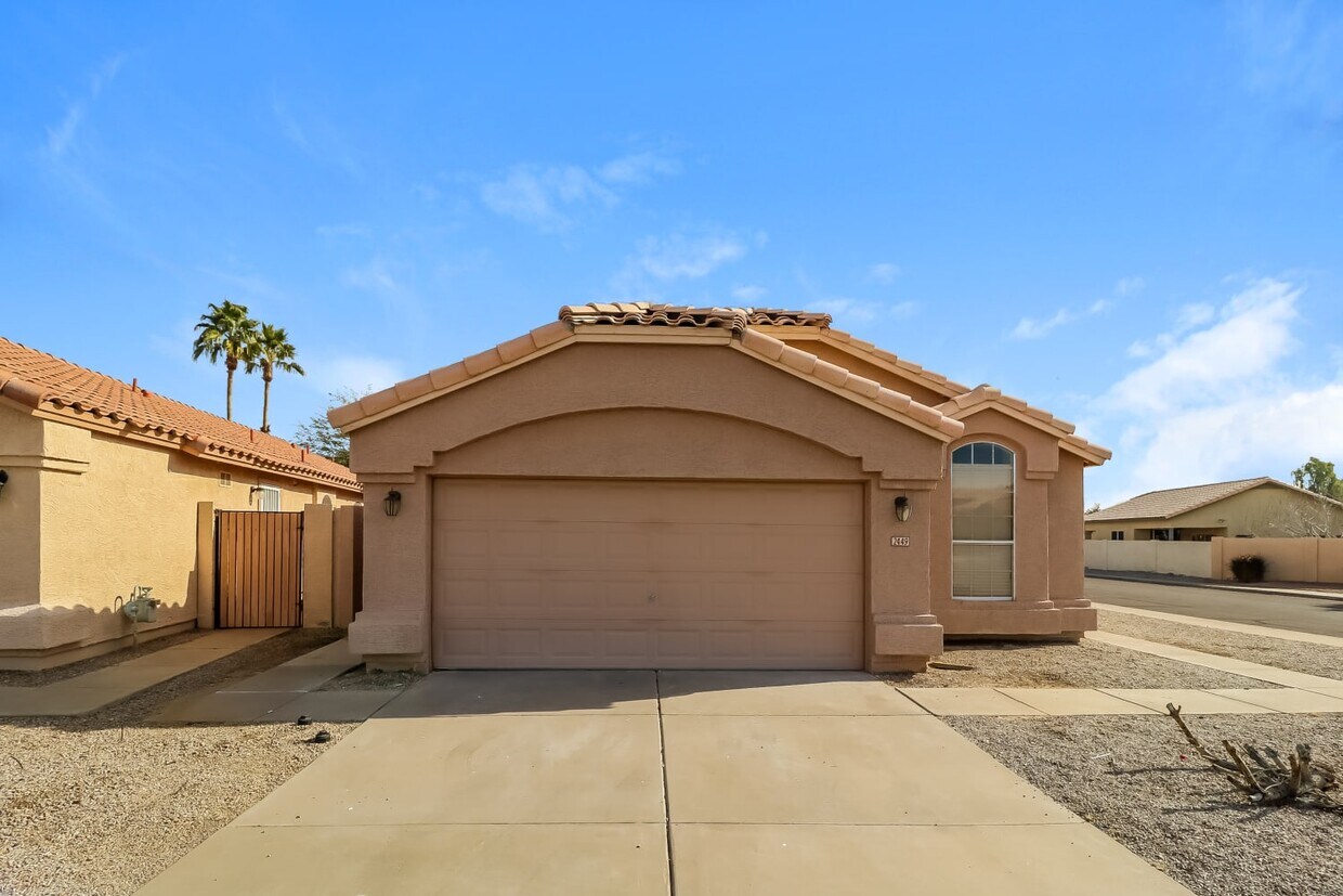 Foto principal - 2449 North 125th Ln