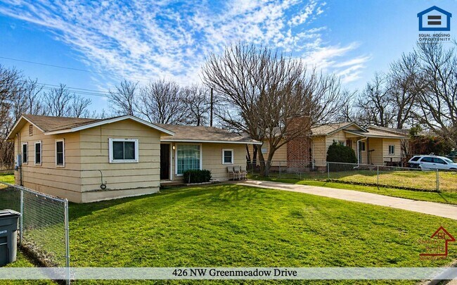 Foto del edificio - 426 NW Greenmeadow Dr