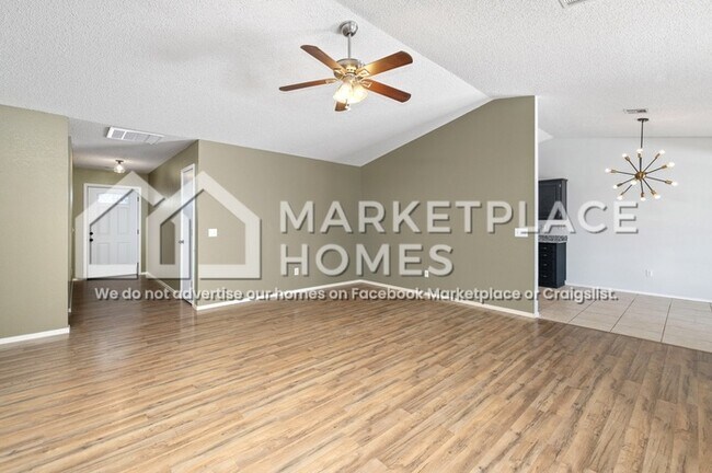 Foto del edificio - 4455 Chaparral Ln