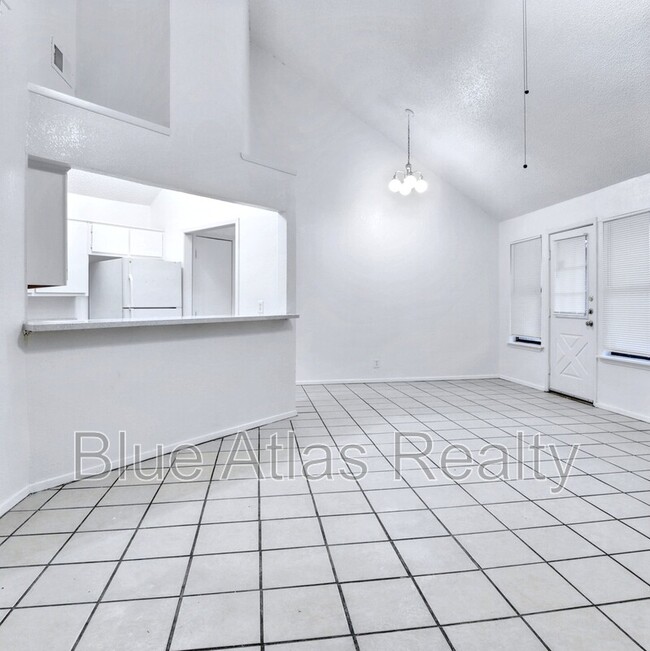 Building Photo - 1705 La Salle Dr