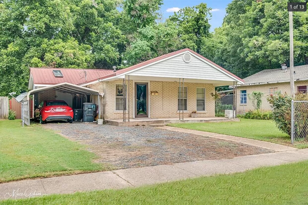 Primary Photo - 1139 Dudley Ln