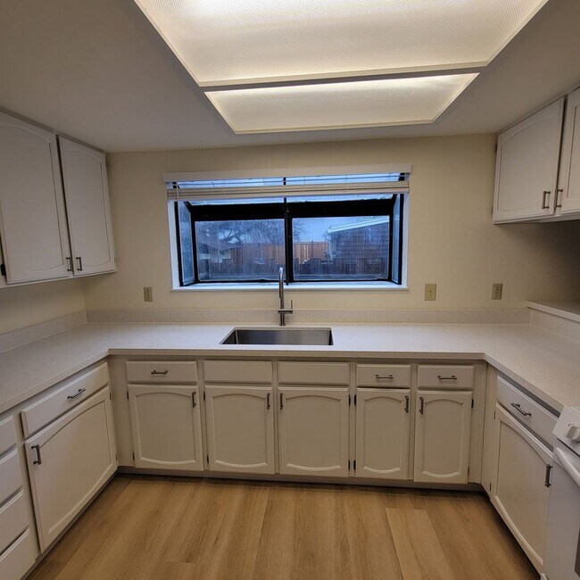 Foto del edificio - 931 Estudillo St