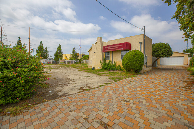 Foto del edificio - 11921 Saticoy St