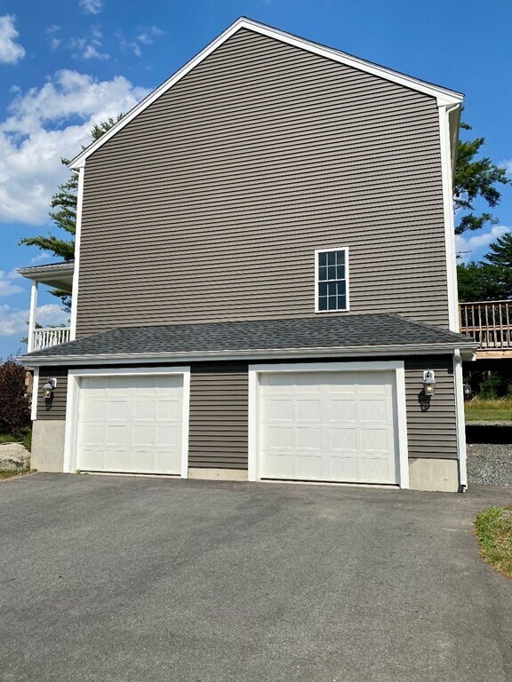 Building Photo - 6 Shamrock Ln