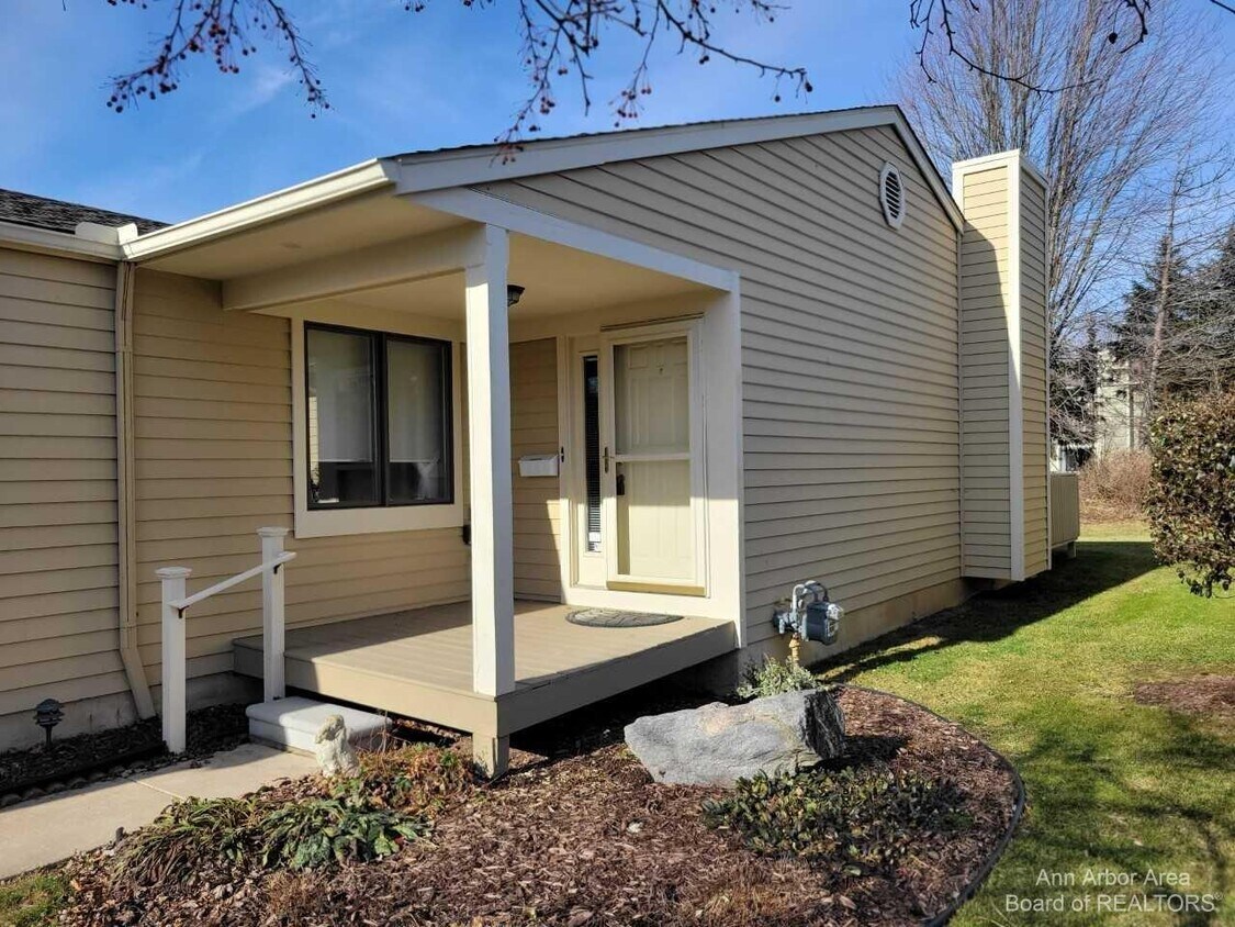610 Woodcreek Cir, Saline, MI 48176 Condo for Rent in Saline, MI