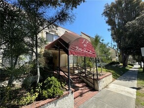 Building Photo - 987 E Del Mar Blvd
