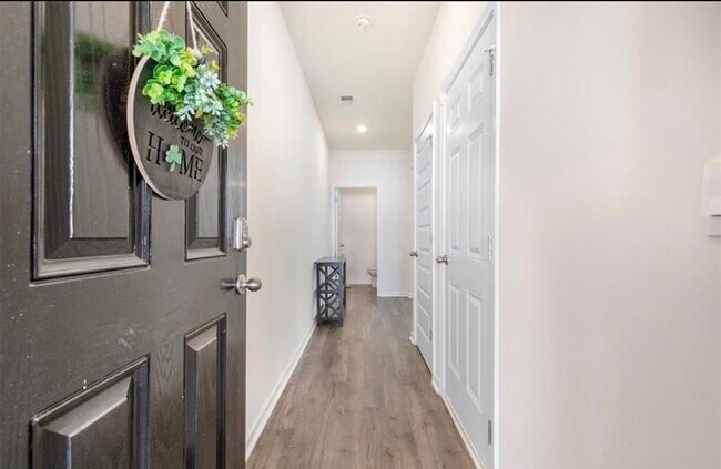 Building Photo - 179 Hampton Cir