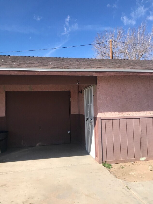 11621 Lee Ave Unit 3, Adelanto, CA 92301 Room for Rent in Adelanto