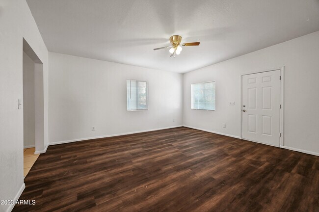 Foto del edificio - 5327 E Taylor St