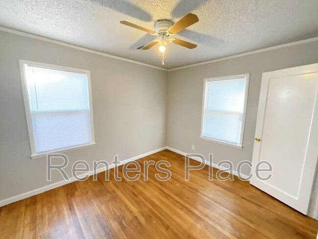 Building Photo - 3754 W 42nd Pl