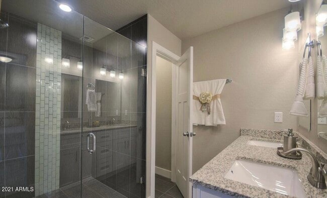 Foto del edificio - 563 N 42nd Dr