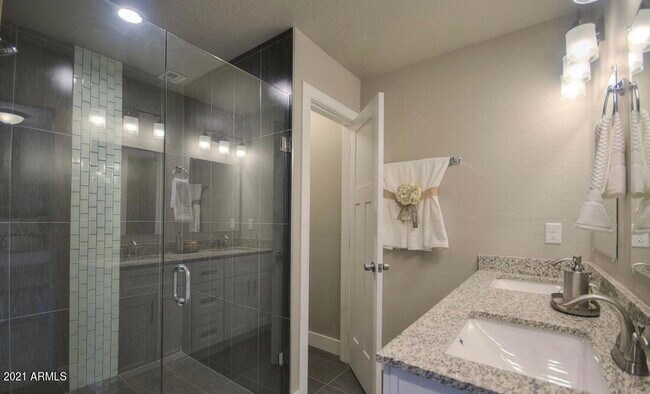 Foto del edificio - 5710 S 12th Ln