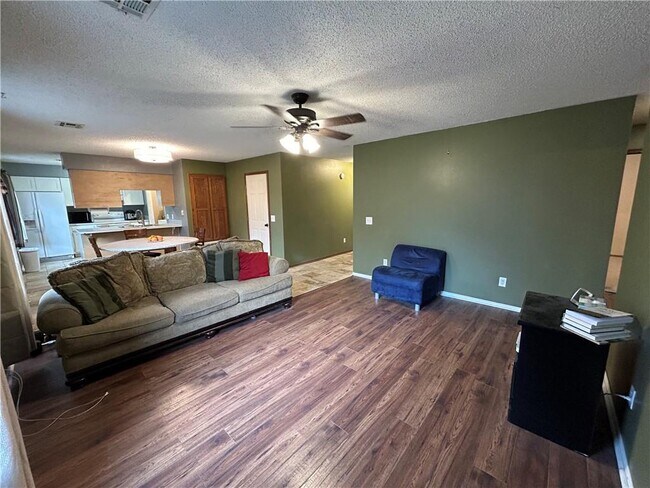 Building Photo - 279 Township Dr